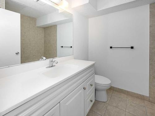 2106 1 Street Nw, Calgary, AB - Indoor Photo Showing Bathroom