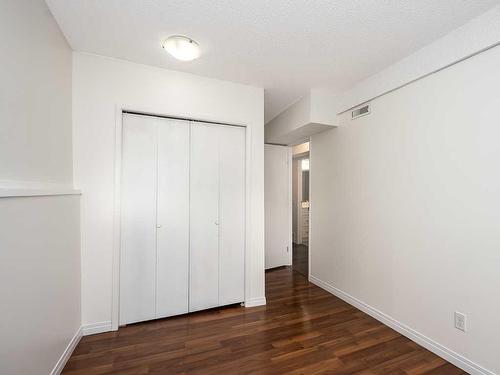 2106 1 Street Nw, Calgary, AB - Indoor Photo Showing Other Room