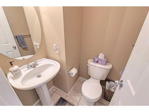 133 Citadel Pointe Nw, Calgary, AB - Indoor Photo Showing Bathroom