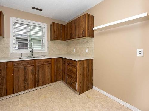 2106 1 Street Nw, Calgary, AB - Indoor Photo Showing Kitchen