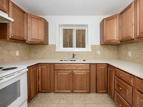 2106 1 Street Nw, Calgary, AB - Indoor Photo Showing Kitchen With Double Sink