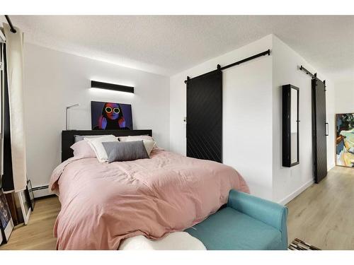 104-205 5 Avenue Ne, Calgary, AB - Indoor Photo Showing Bedroom