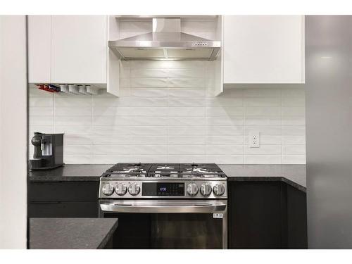 104-205 5 Avenue Ne, Calgary, AB - Indoor Photo Showing Kitchen With Upgraded Kitchen