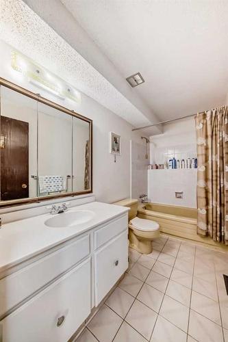 1860 48 Street Ne, Calgary, AB - Indoor Photo Showing Bathroom