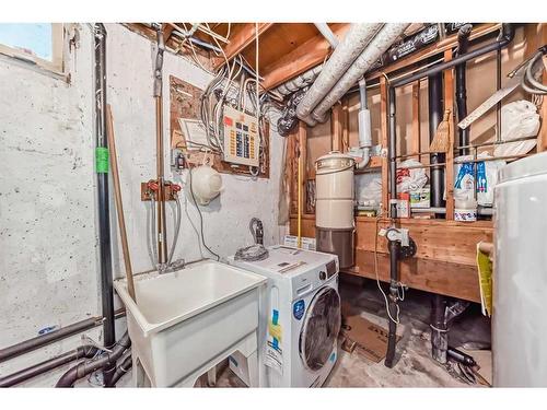 1860 48 Street Ne, Calgary, AB - Indoor Photo Showing Laundry Room