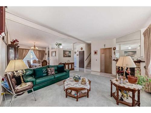 1860 48 Street Ne, Calgary, AB - Indoor Photo Showing Living Room