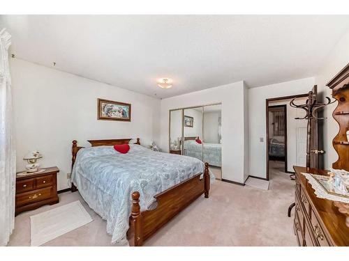 1860 48 Street Ne, Calgary, AB - Indoor Photo Showing Bedroom