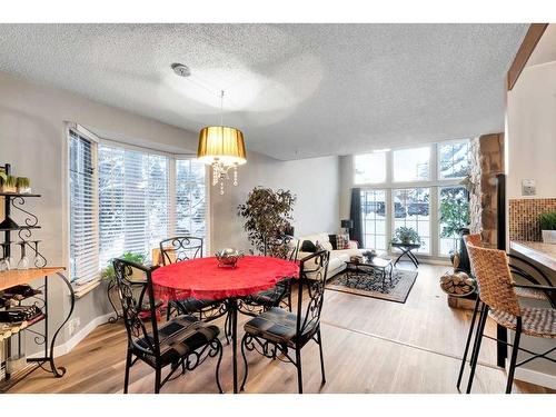 57-28 Berwick Crescent Nw, Calgary, AB - Indoor Photo Showing Dining Room