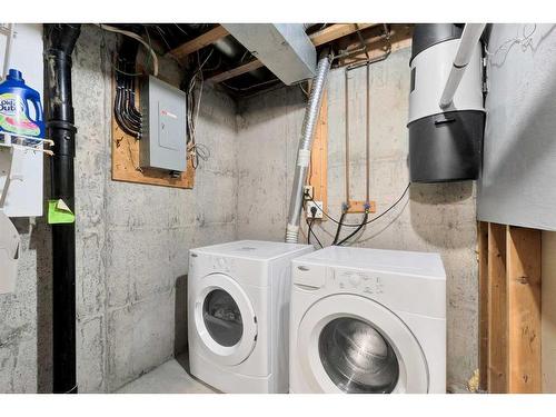 57-28 Berwick Crescent Nw, Calgary, AB - Indoor Photo Showing Laundry Room