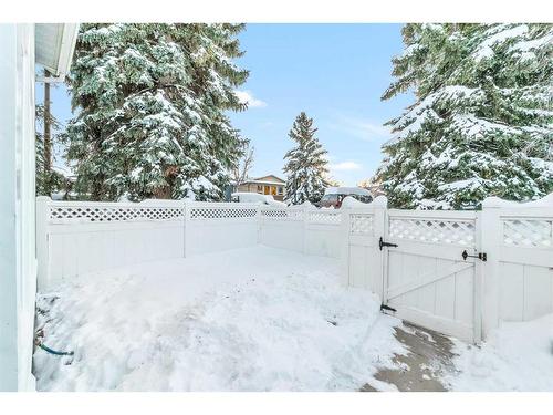 57-28 Berwick Crescent Nw, Calgary, AB - Outdoor