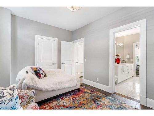 2614 19 Avenue Sw, Calgary, AB - Indoor Photo Showing Bedroom