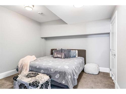 2614 19 Avenue Sw, Calgary, AB - Indoor Photo Showing Bedroom