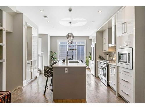 2614 19 Avenue Sw, Calgary, AB - Indoor Photo Showing Kitchen With Upgraded Kitchen