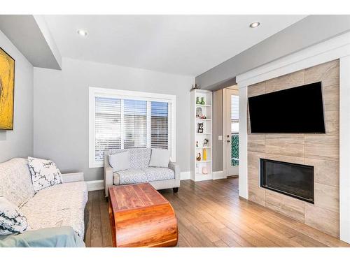 2614 19 Avenue Sw, Calgary, AB - Indoor Photo Showing Living Room With Fireplace