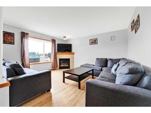 197 West Lakeview Place, Chestermere, AB - Indoor Photo Showing Living Room With Fireplace