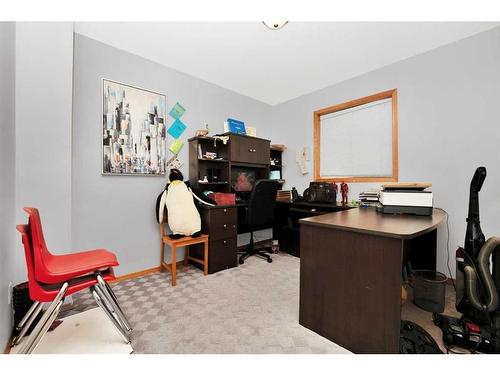 197 West Lakeview Place, Chestermere, AB - Indoor Photo Showing Office