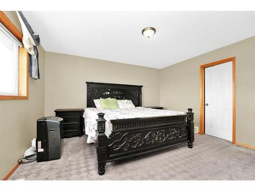 197 West Lakeview Place, Chestermere, AB - Indoor Photo Showing Bedroom