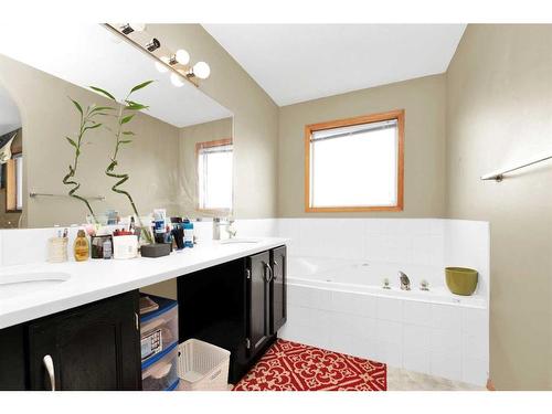 197 West Lakeview Place, Chestermere, AB - Indoor Photo Showing Bathroom