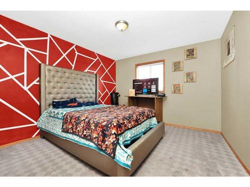 197 West Lakeview Place, Chestermere, AB - Indoor Photo Showing Bedroom