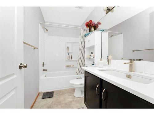 197 West Lakeview Place, Chestermere, AB - Indoor Photo Showing Bathroom