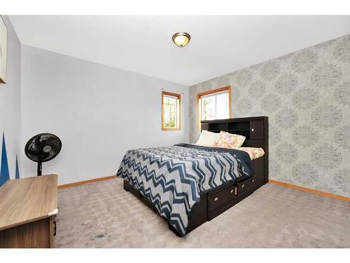 197 West Lakeview Place, Chestermere, AB - Indoor Photo Showing Bedroom