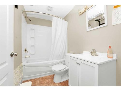 197 West Lakeview Place, Chestermere, AB - Indoor Photo Showing Bathroom