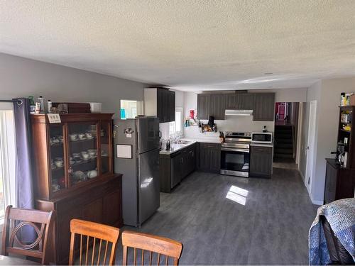 419 2Nd Street Se, High River, AB - Indoor Photo Showing Kitchen