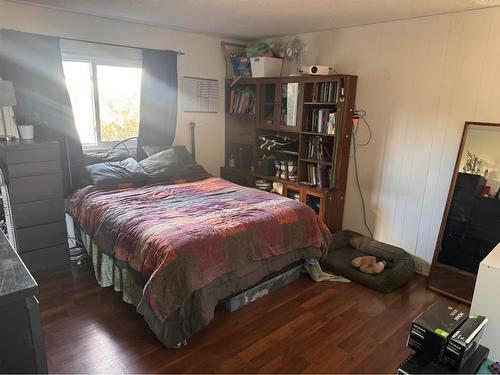 419 2Nd Street Se, High River, AB - Indoor Photo Showing Bedroom