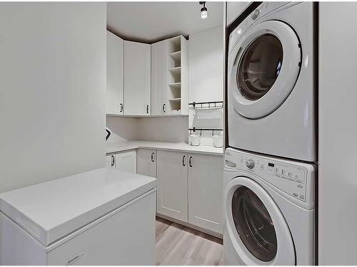 202-1020 14 Avenue Sw, Calgary, AB - Indoor Photo Showing Laundry Room