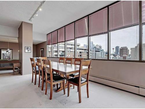 202-1020 14 Avenue Sw, Calgary, AB - Indoor Photo Showing Dining Room