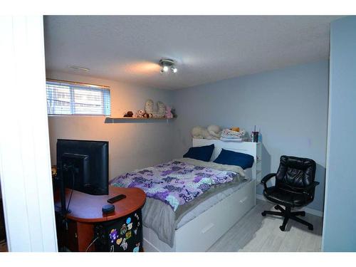 321 Crystal Shores View, Okotoks, AB - Indoor Photo Showing Bedroom