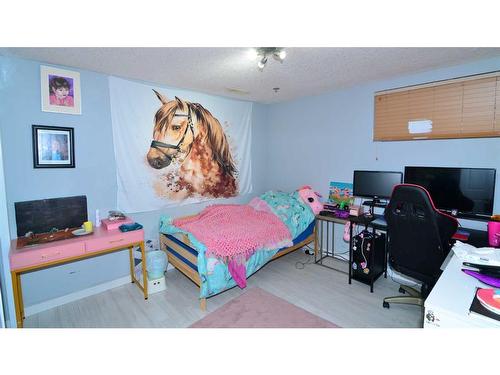 321 Crystal Shores View, Okotoks, AB - Indoor Photo Showing Bedroom