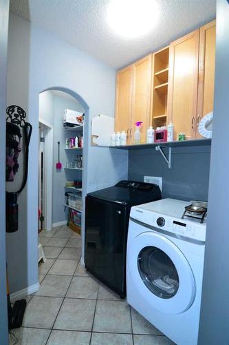 321 Crystal Shores View, Okotoks, AB - Indoor Photo Showing Laundry Room