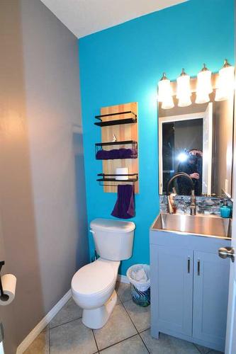 321 Crystal Shores View, Okotoks, AB - Indoor Photo Showing Bathroom