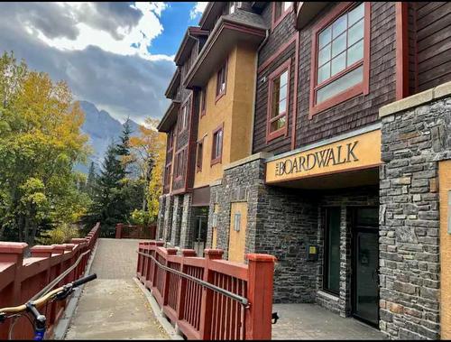 202-743 Railway Avenue, Canmore, AB - Outdoor