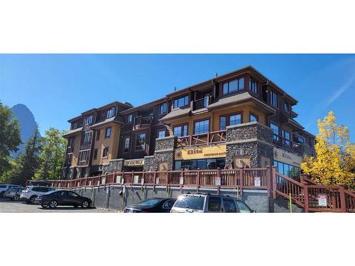 202-743 Railway Avenue, Canmore, AB - Outdoor