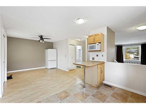 5A Radcliffe Crescent Se, Calgary, AB - Indoor Photo Showing Kitchen