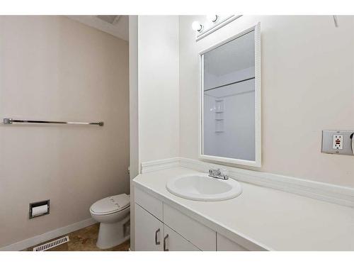 5A Radcliffe Crescent Se, Calgary, AB - Indoor Photo Showing Bathroom