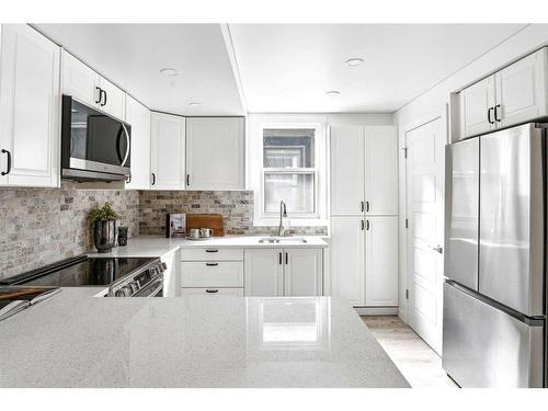 608 1 Avenue Nw, Calgary, AB - Indoor Photo Showing Kitchen With Upgraded Kitchen