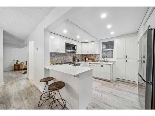 608 1 Avenue Nw, Calgary, AB - Indoor Photo Showing Kitchen With Upgraded Kitchen