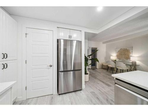 608 1 Avenue Nw, Calgary, AB - Indoor Photo Showing Kitchen