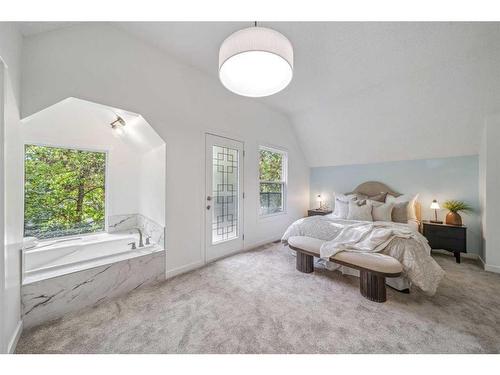 608 1 Avenue Nw, Calgary, AB - Indoor Photo Showing Bedroom