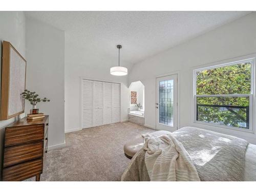 608 1 Avenue Nw, Calgary, AB - Indoor Photo Showing Bedroom