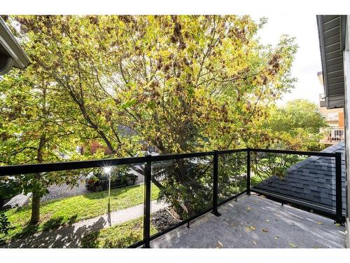 608 1 Avenue Nw, Calgary, AB - Outdoor With Balcony