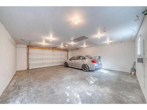 608 1 Avenue Nw, Calgary, AB - Indoor Photo Showing Garage