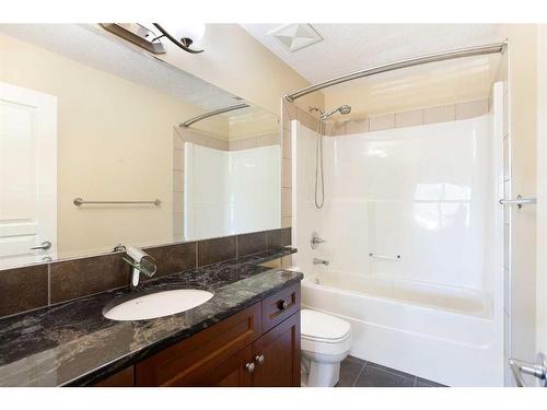 74 Elgin Park Road Se, Calgary, AB - Indoor Photo Showing Bathroom