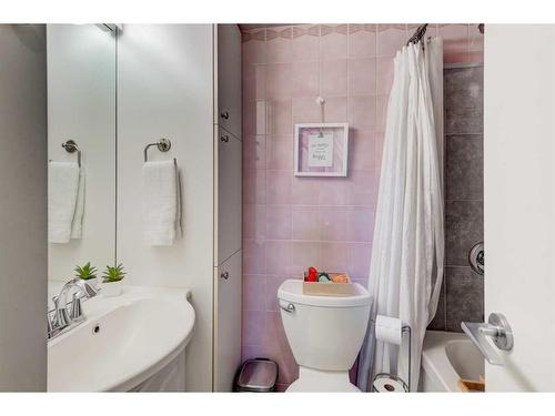 1505-11010 Bonaventure Drive Se, Calgary, AB - Indoor Photo Showing Bathroom