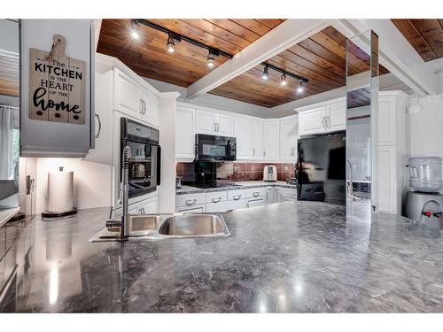 1505-11010 Bonaventure Drive Se, Calgary, AB - Indoor Photo Showing Kitchen With Double Sink