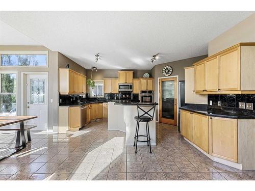 8 Mt Douglas Circle Se, Calgary, AB - Indoor Photo Showing Kitchen