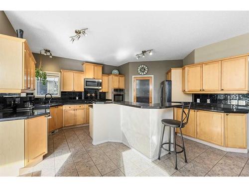 8 Mt Douglas Circle Se, Calgary, AB - Indoor Photo Showing Kitchen